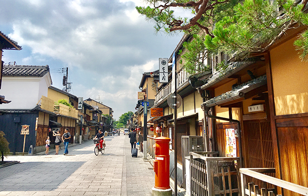 Hanamikoji Street1